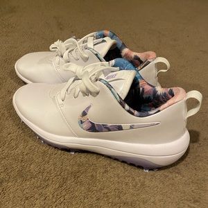 Nike women’s golf cleats